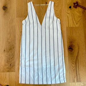 Tobi size S black and white V neck dress